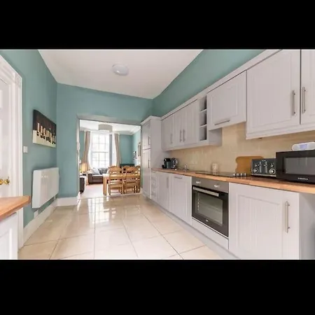 Holiday home 4bed Townhouse In Heart Of *
