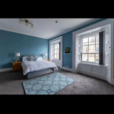 4bed Townhouse In Heart Of