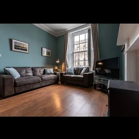 Holiday home 4bed Townhouse In Heart Of *